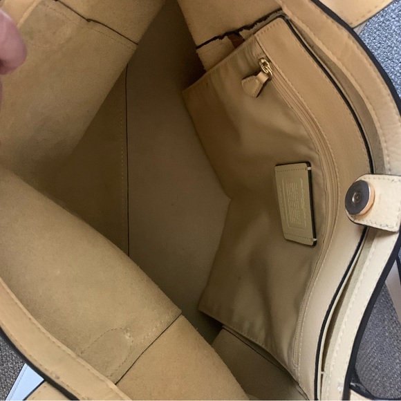 Coach Cream and Tan Tote Bag - Picture 6 of 7
